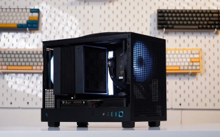 Phantom Strike Build — Ryzen 7 9700X + RTX 4070 Ti SUPER, power tanpa kompromi